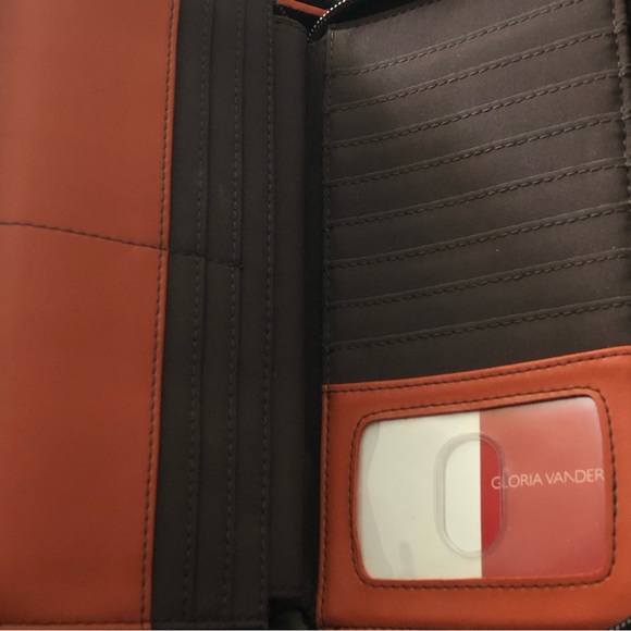 Gloria Vanderbilt Brown Zip Around Wallet with Checkbook case - Picture 4 of 8